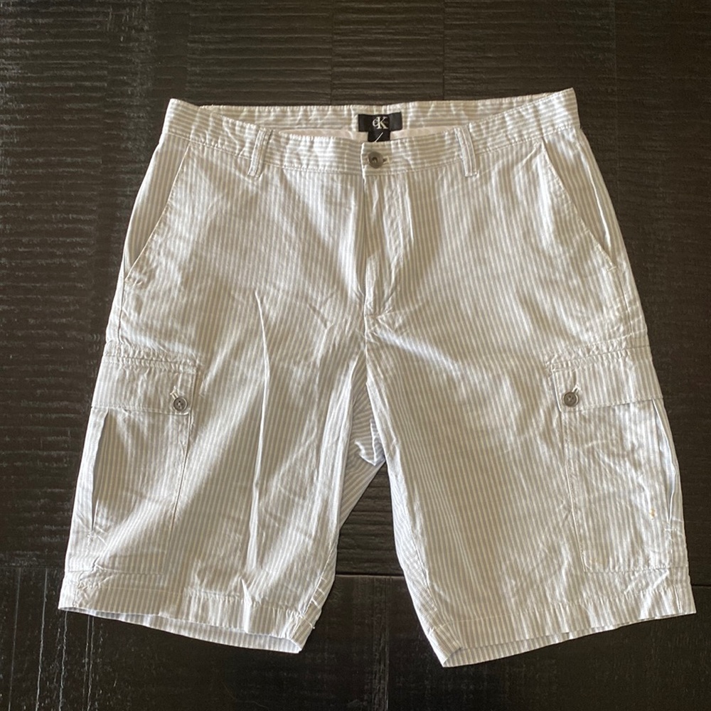 Men’s Calvin Klein Cargo shorts size 34